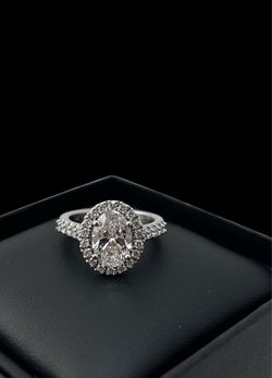 Oval shape diamond halo setting Ring in white Gold
