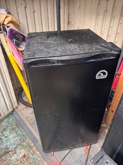 Small compact refrigerator
