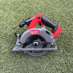 Milwaukee M18 FUEL 6-1/2” Circular Saw (Tool Only)