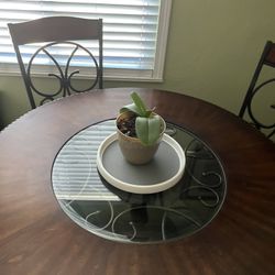 Dinning Table With 4 Chairs 