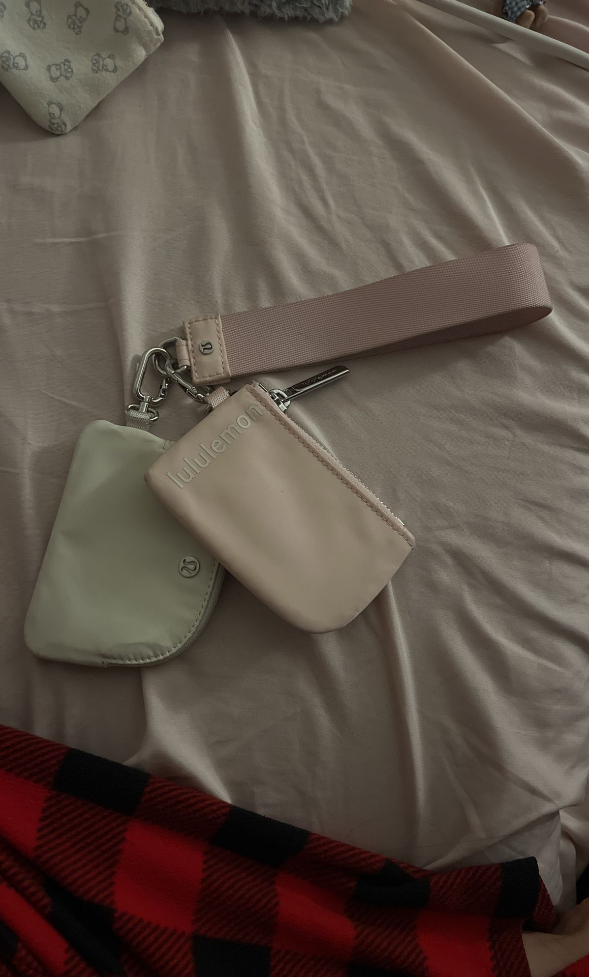 LULULEMON WRISTLET POUCH KEYCHAIN
