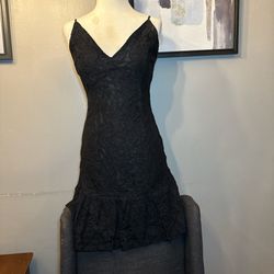 BB Dakota Black Lace Mini Dress Spaghetti Strap V-Neck Flare Hem Size 4