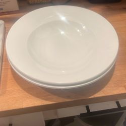 Pottery barn, large bowls, six in the set