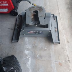 5th Wheel Hitch (The Patriot 16K)