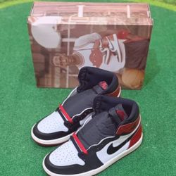 Jordan 1 Retro High Og Black Toe Reimagined🌹