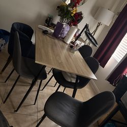 Grey dining chairs (4)