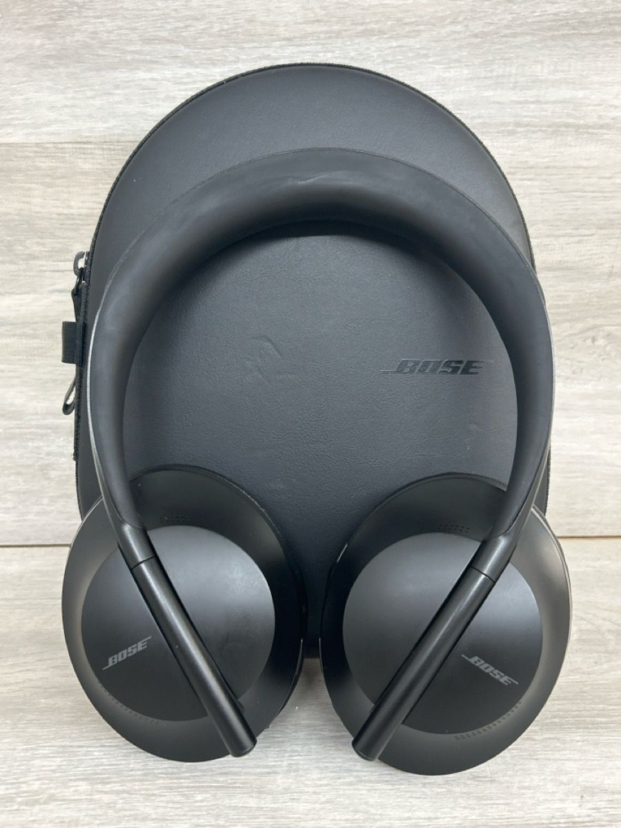 Bose 700 Wireless Noise Cancelling Over-Ear Headphones Black