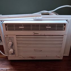 Midea 5,000 Btu air Conditioner