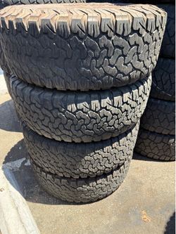 Vendo 35/12.50/R17 las 4 llantas Bfgoodrich por $220