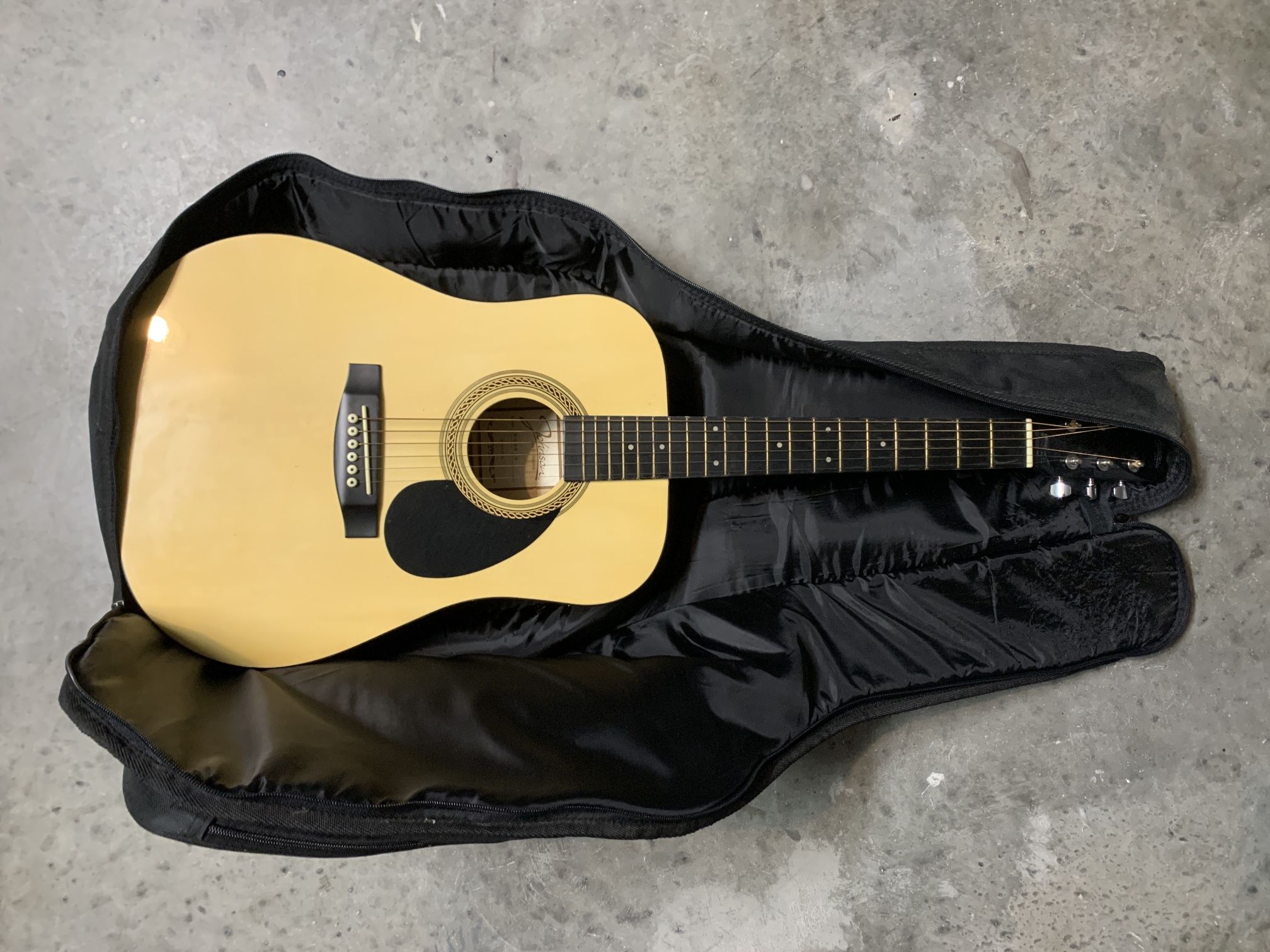 Johnson JG-610-N 3/4 Acoustic Guitar With Case