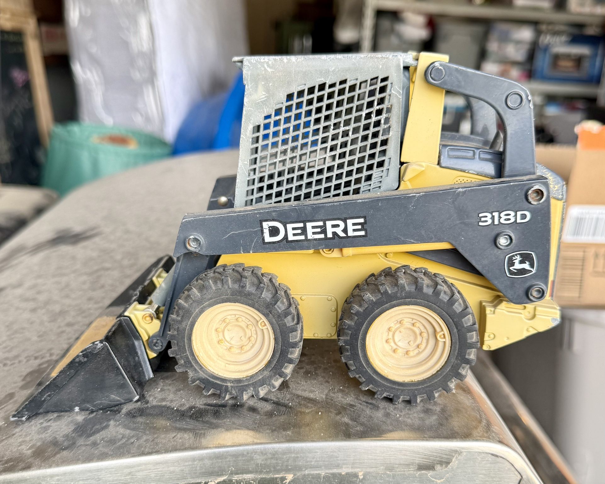 John Deere 318D skid steer tractor toy