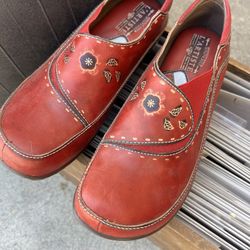 L’ Artiste Clogs Size 10