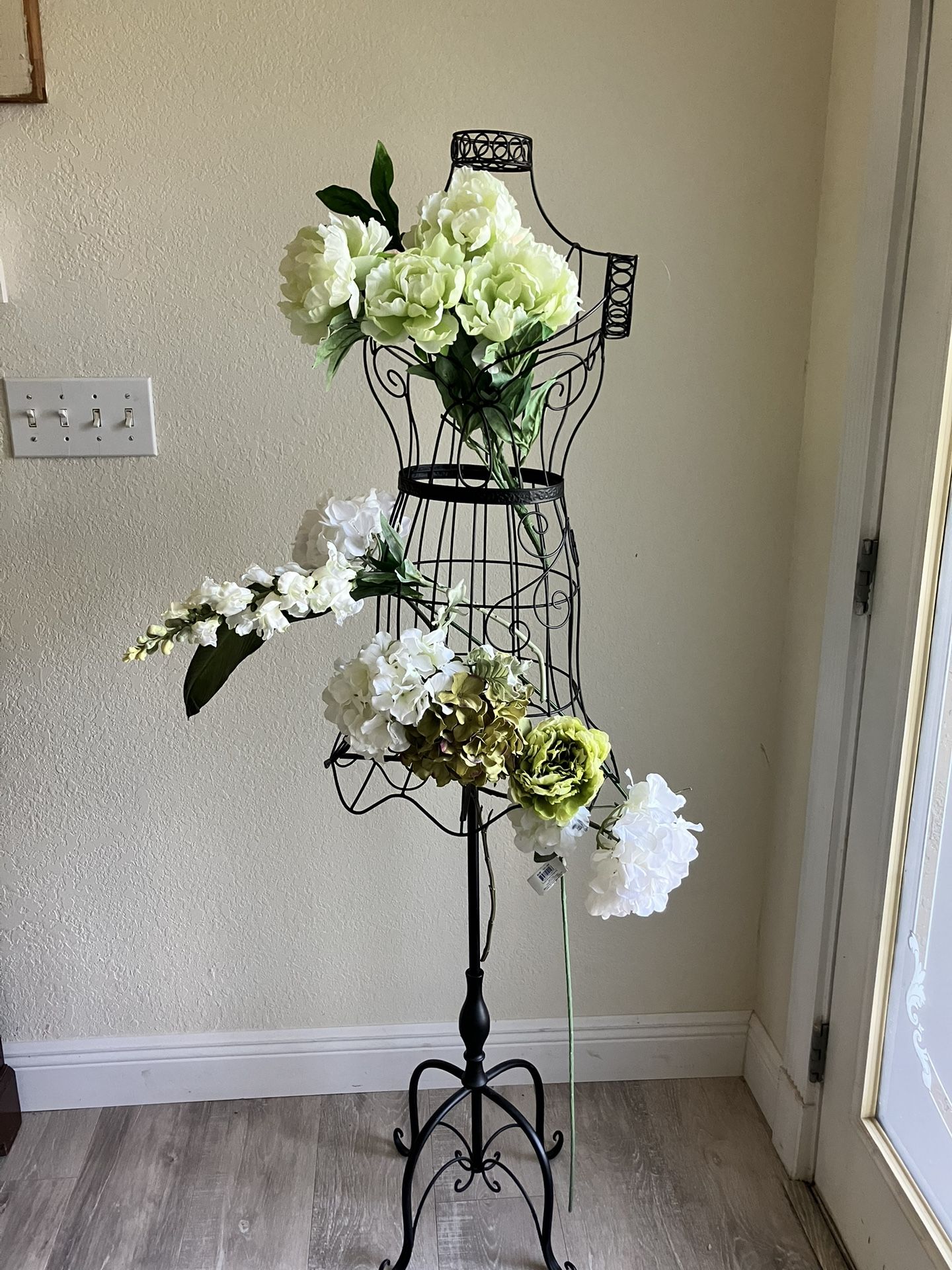 Wire Body Form Mannequin- 5 Feet Tall