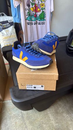 VEJA Tennis shoes