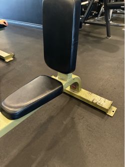Upright weightlifting bench, good condition!