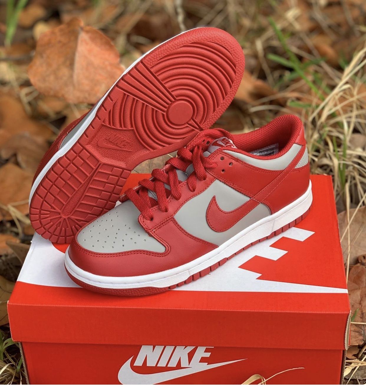 NIKE DUNK LOW UNLV SIZE 8