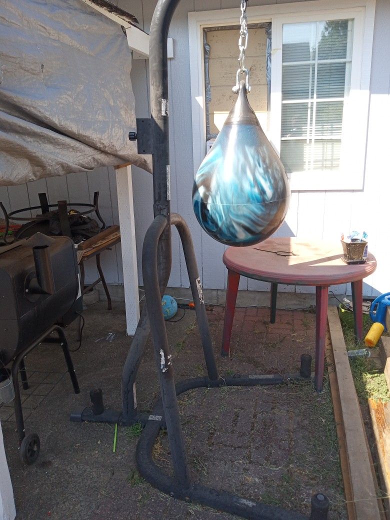 Heavy / Speedbag and Stand.150lb Aqua Bag