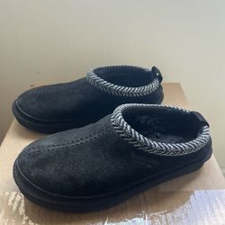 Women’s Shoes, Uggs, Size 7 $40 Studio City