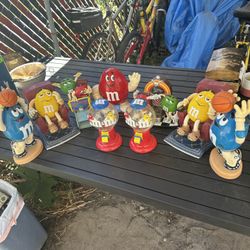 Selling my M&Ms dispenser collection 