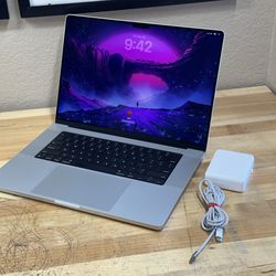 2021 16” MacBook Pro - M1 Max - 32GB - 1TB - 32-Core - Low Cycles - AppleCare+
