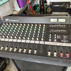 Yamaha emx2300 mixer with lots of speakers, dj or home studio