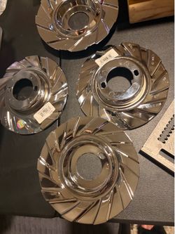 DUB Delish S238 chrome wheel center caps for a 24-inch rim