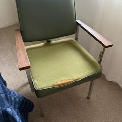   FREE Mid-Century Style Accent Chair 