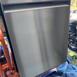 NEW 3 RACK KITCHEN AID DISHWASHER WITH A 3 YEAR EXTENDED WARRANTY FULLY TRANSFERABLE 3/7/26