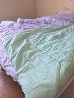 Reversible queen size comforter