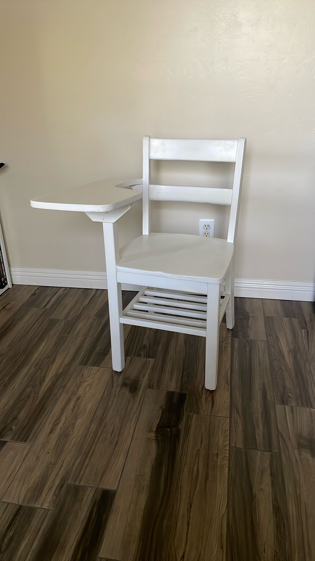 White Vintage Desk Chair