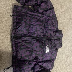 Cropped Women's Northface puffer