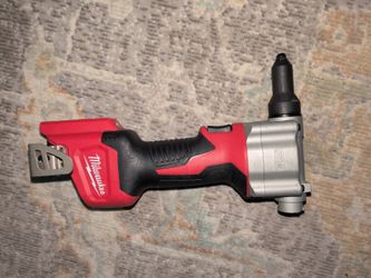 Milwaukee M12 rivet gun