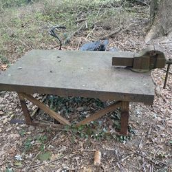 Solid welding Table With Vise