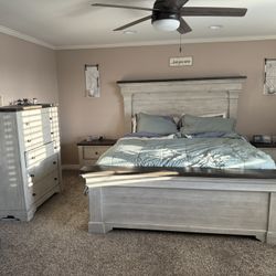 Farmhouse Style King Size Bedroom Set