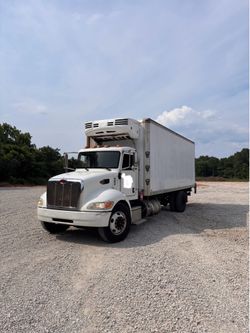2016 Peterbuilt 26ft box truck