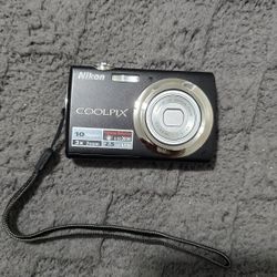 Nikon Digital Camera 