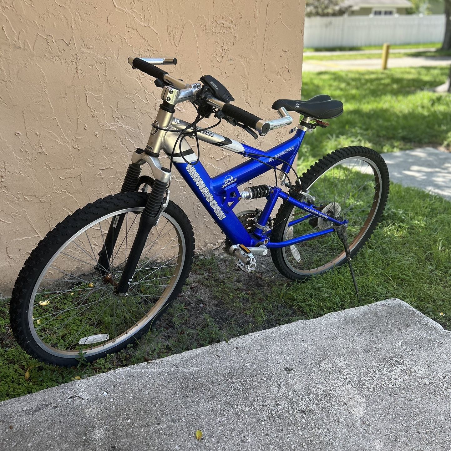 Bicycle Mongoose Vanish 26 Mongoose Vanish Mountain Bike