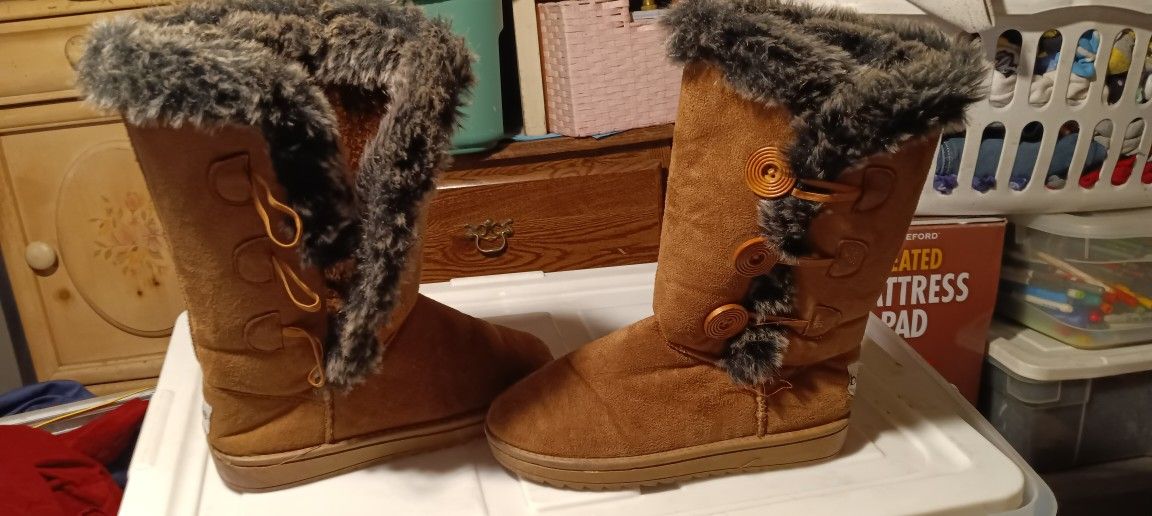 faux fur boots