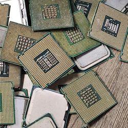 Over 710 pieces scrap CPU.  C2D, Pentium,  Duo Core, Xeon, i7, i5, i3 and AMD.
