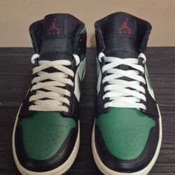 Jordan 1 Mid "Pine Green" - Mn(Sz 10.5)
