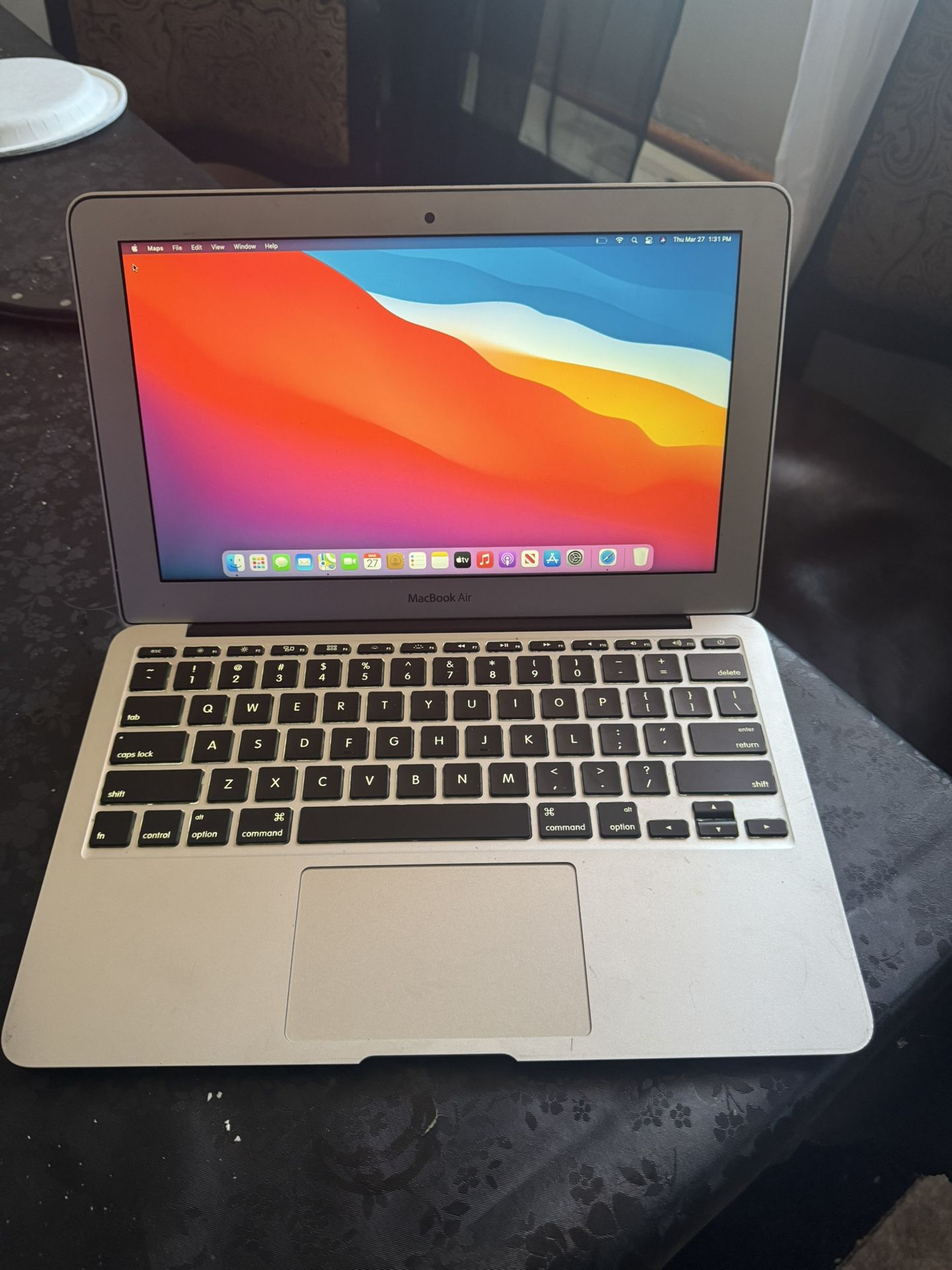 MacBook Air 11 Inch 2014 i5 + Charger