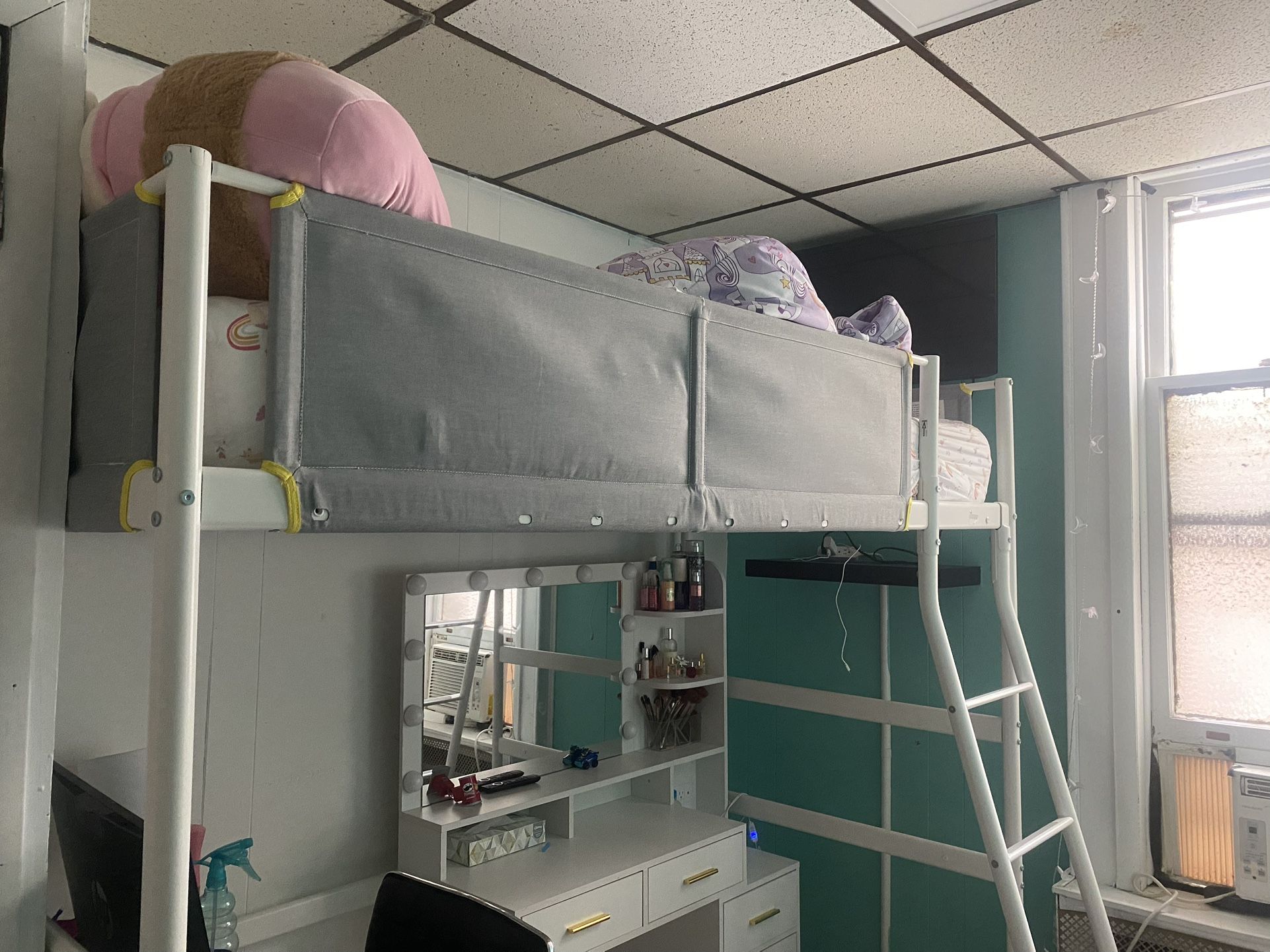 Twin size Loft Bed with Desk