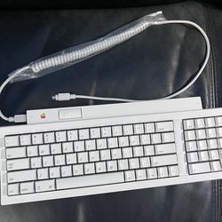 Vintage Apple Keyboard II M0487