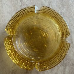Retro MCM VINTAGE Amber GLASS ASHTRAY 6 1/4 “ diameter 4 RESTS