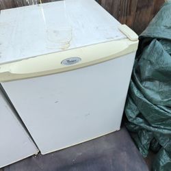Mini Refrigerators Whirlpool Magic Chef