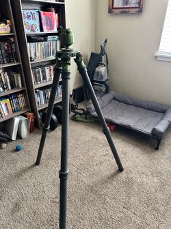 Fat boy Tripod and head- like new