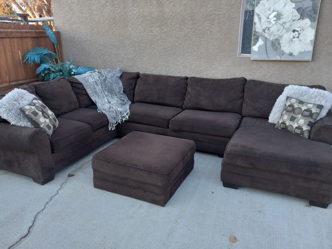 Sectional Couch Sofa With Ottoman for Sale in Albuquerque, NM OfferUp