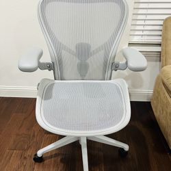 Herman Miller Aeron Remastered Size B fully loaded SL fit in Mineral color in oustanding condition 