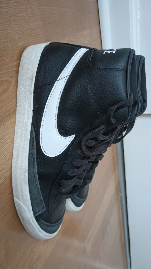 High Nike Blazers Size 9