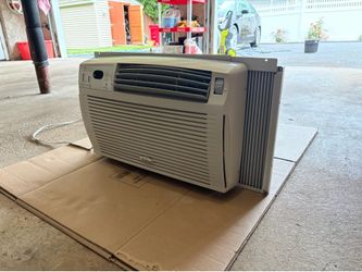 Whirlpool Air conditioner 8000 btu with  remote